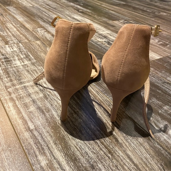 Heels - Picture 2 of 3